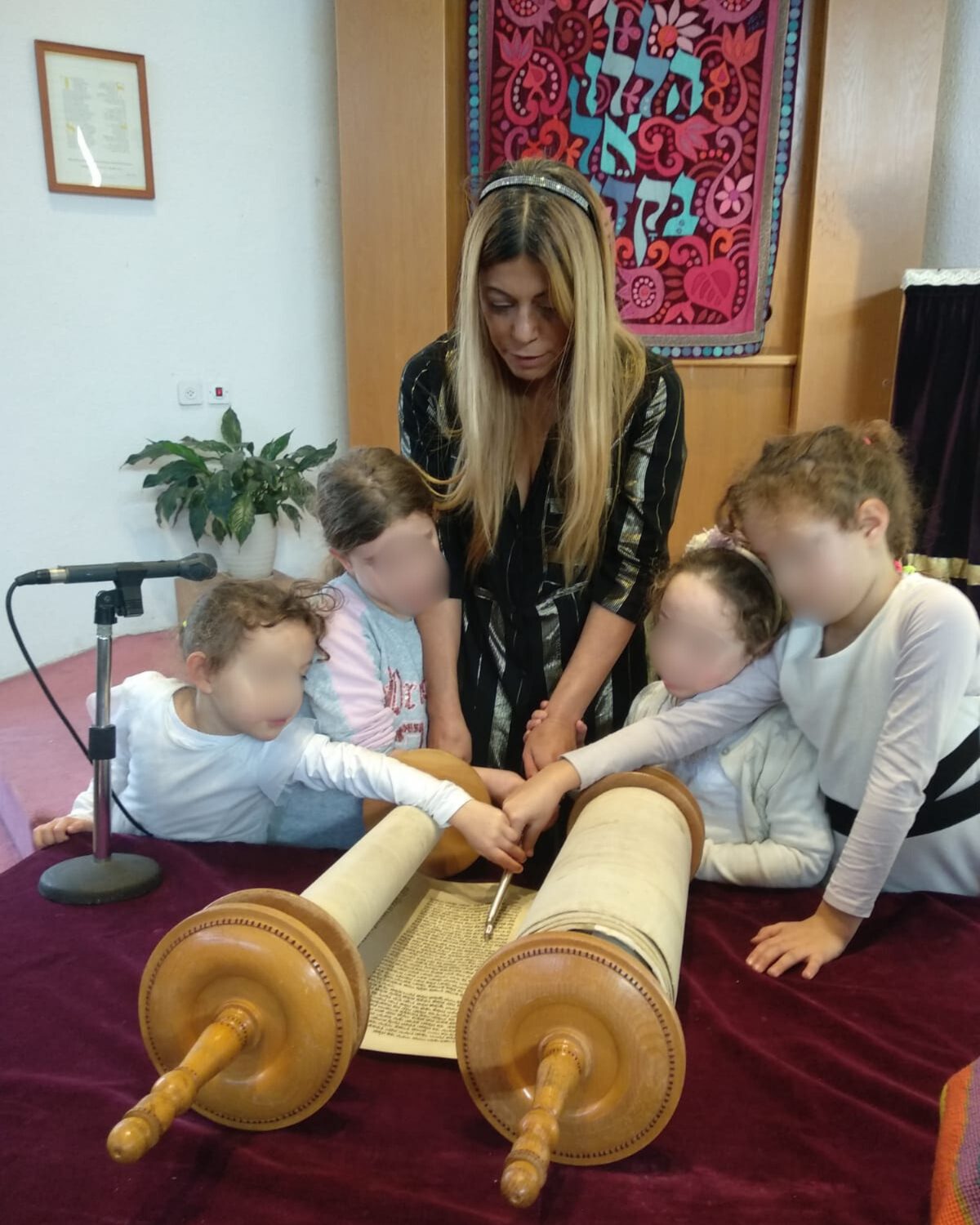 Rabbi Prof. Renana Peres at the Torah with children
